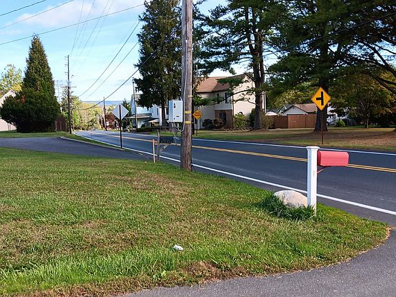 5th image of 813 Bangor Rd