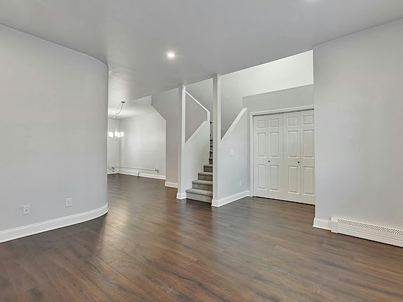 Vaulted Ceiling Above Front Entry