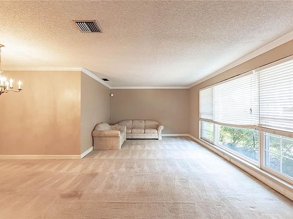 4th image of 2643 Clubhouse Dr S