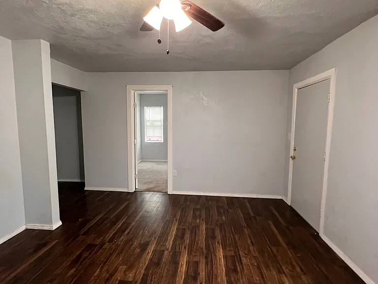 1041 SW 24th St — Photo 3