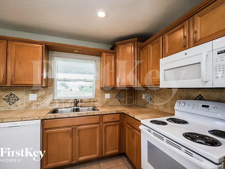 2225 Tropicana Pkwy W — Photo 8