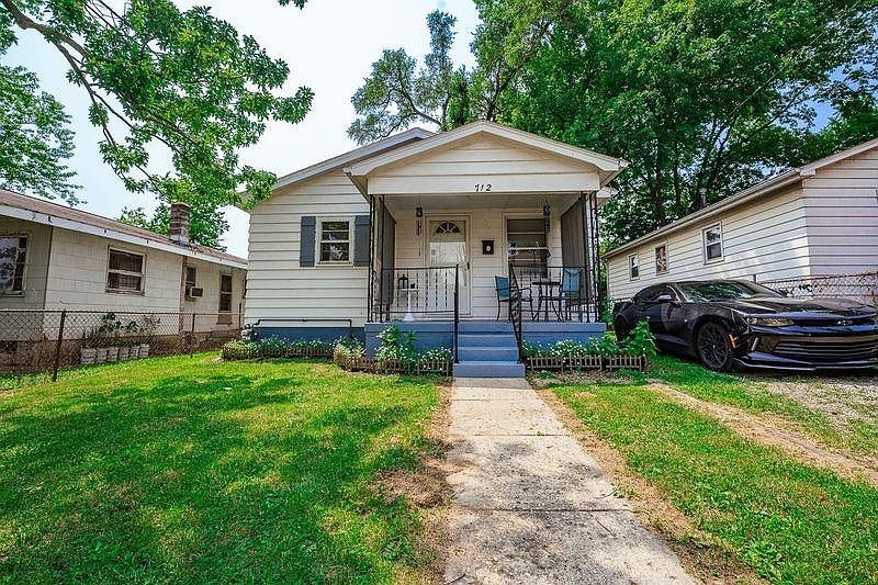 1st image of 712 Ervin Ave