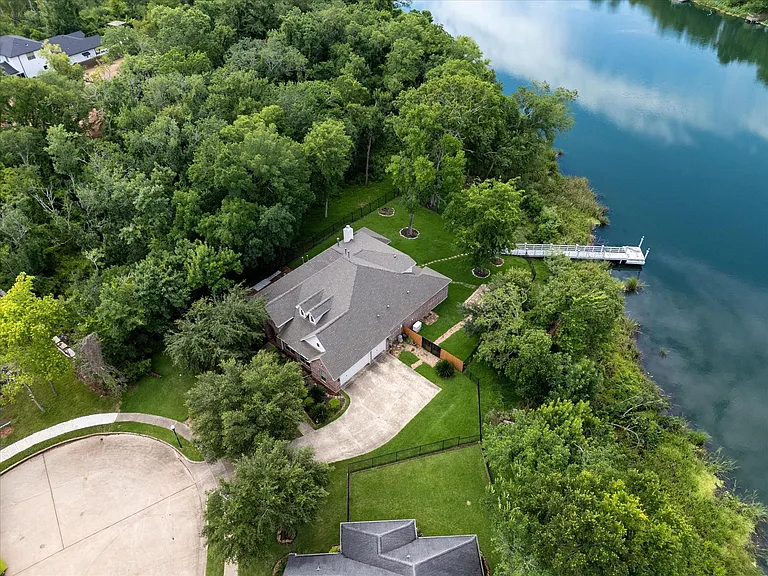 226 Jade Point — Photo 3