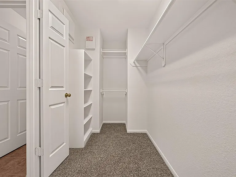 6118 Breezy Hollow Ln — Photo 45