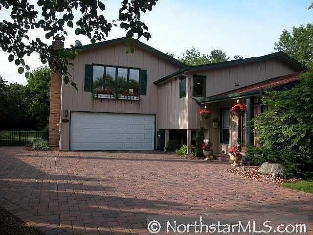 1st image of 9515 Briar Cir