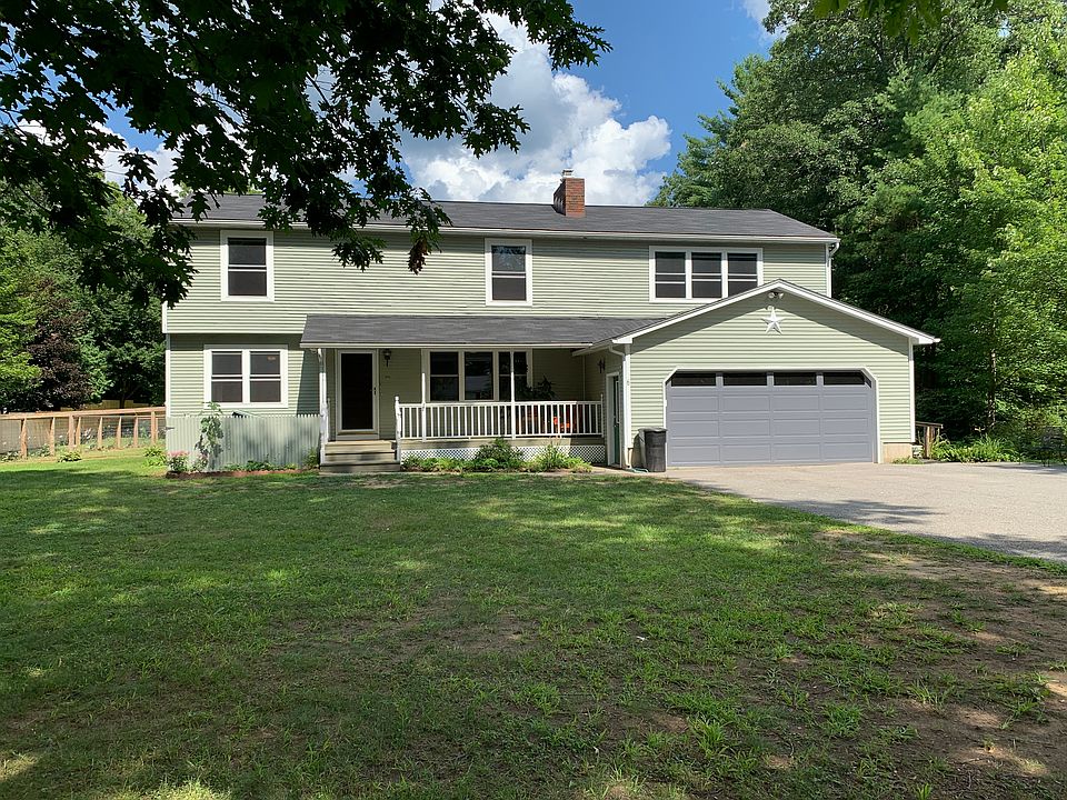 Front of house, contemporary colonial.