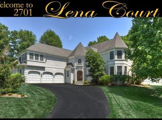 2701 Lena Ct, Oakton, VA 22124