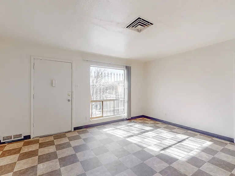 2121 Gold Ave SE — Photo 8