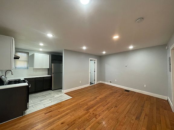 3rd image of 155 S Essex Ave Floor 1