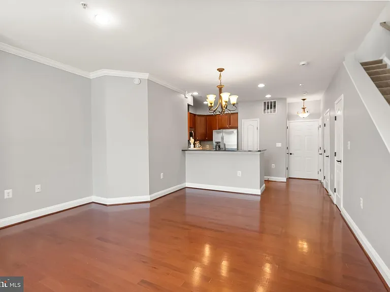 242 N Summit Ave #21 — Photo 11