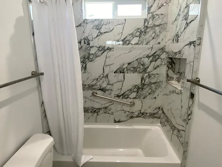 709 E Magnolia Blvd #205 — Photo 4