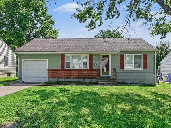 9517 Summit St, Lenexa, KS 66215