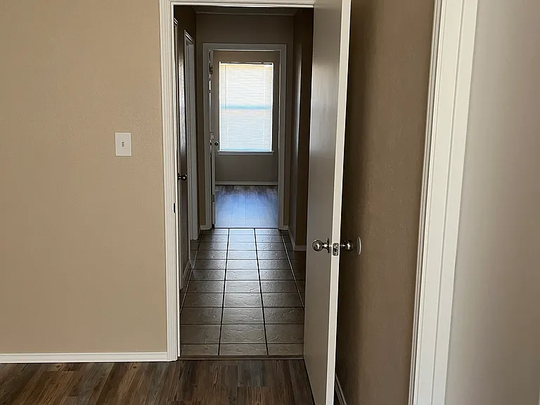 4100 Willow Springs Dr — Photo 10