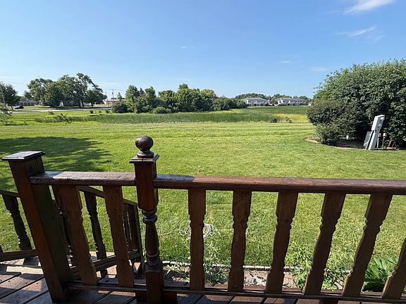 3rd image of 521 Oak Lodge Rd