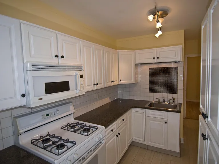 441 Hallett St #2 — Photo 2