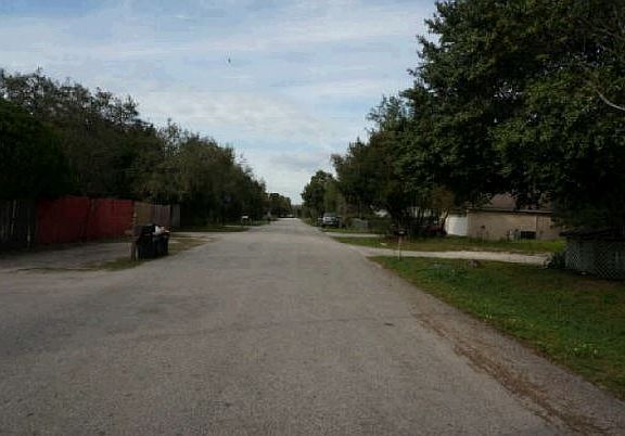 Exterior Neighborhood (street photo)