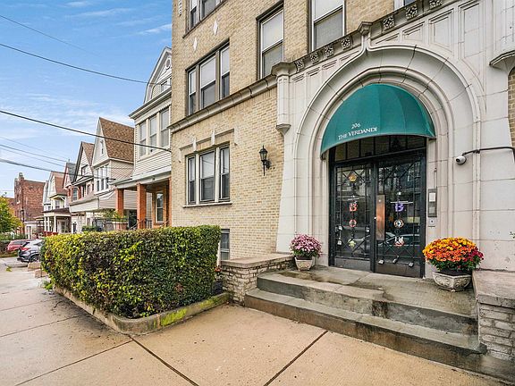 3rd image of 206 Jewett Ave APT 42
