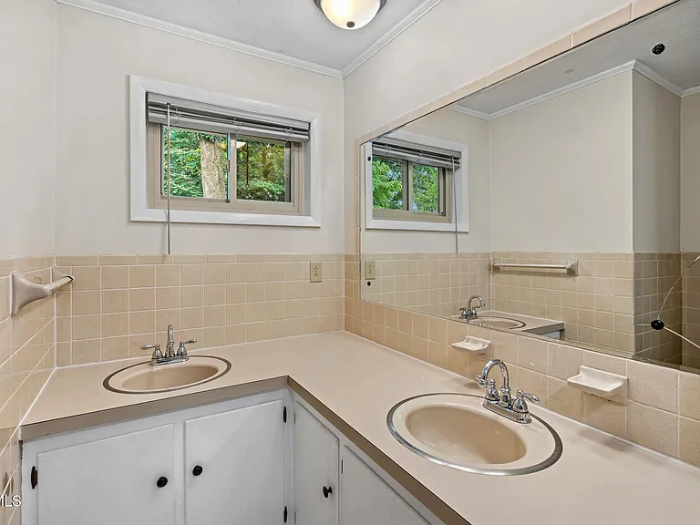 1220 Romans Dr — Photo 22