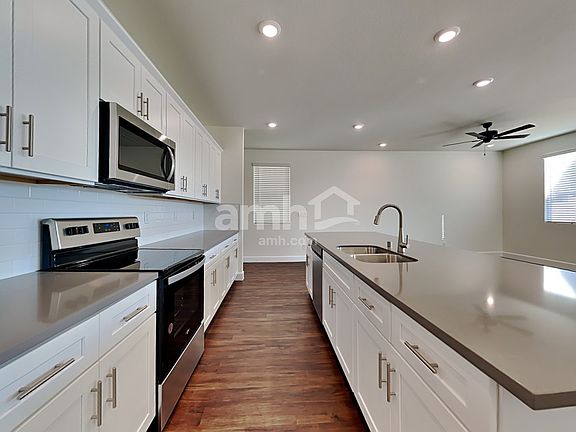 3rd image of 589 Topiary Park Ave