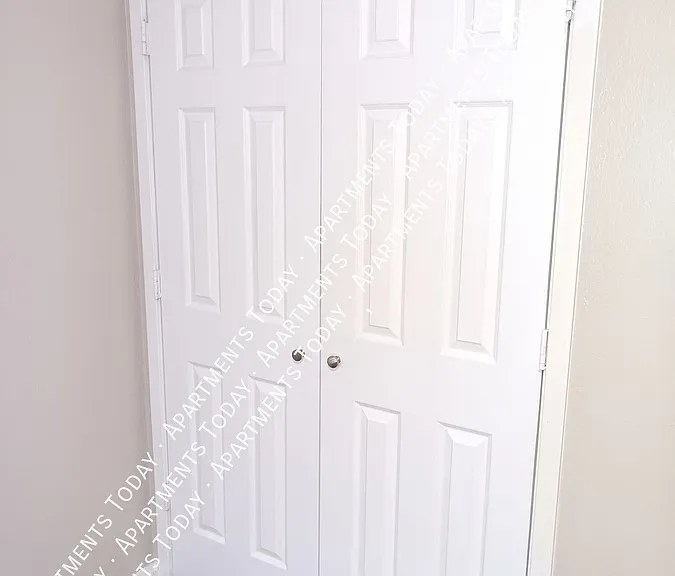 112 S Summit St #11 — Photo 9