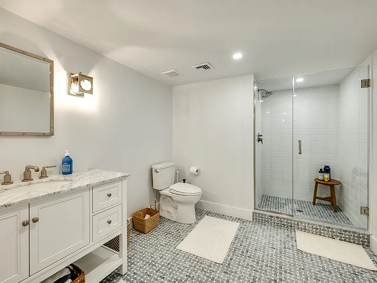 52 Quogue St #2 — Photo 16