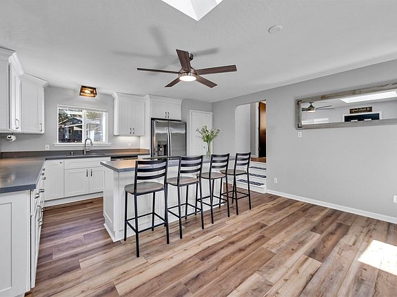3rd image of 12715 Maude Ct
