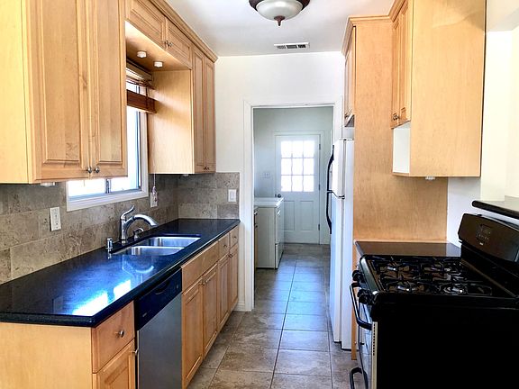 5th image of 404 S Orchard Dr