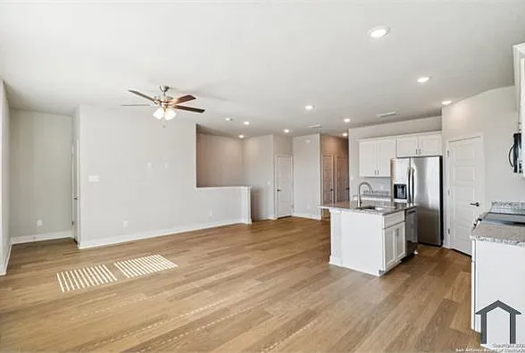 3 bed, 1292 sqft, $1,950 — Photo 3