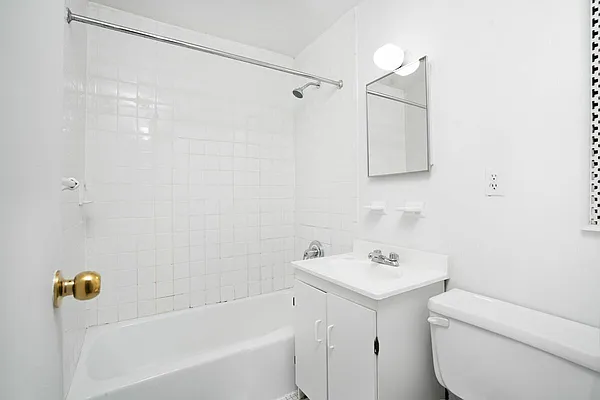 Rented by Waldstar Real Estate LLC | media 6