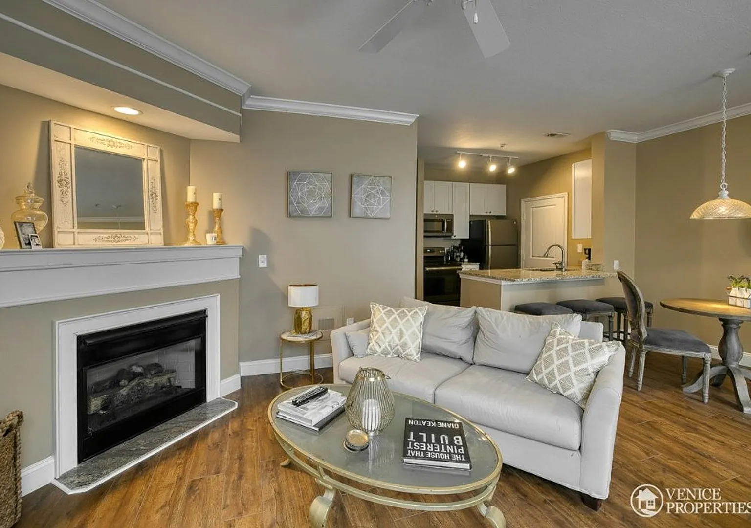 One Bedroom With Garage near Grandview — Photo 3
