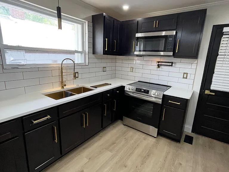 Ravenwood Ave — Photo 2