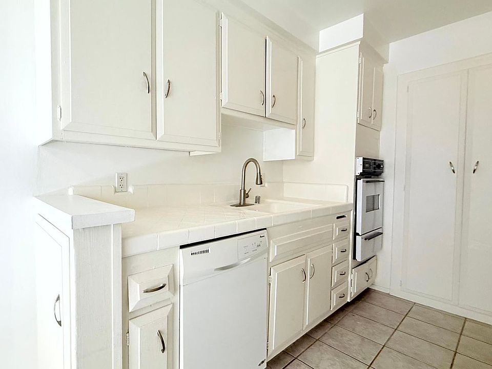 1st image of 828 4th St #204