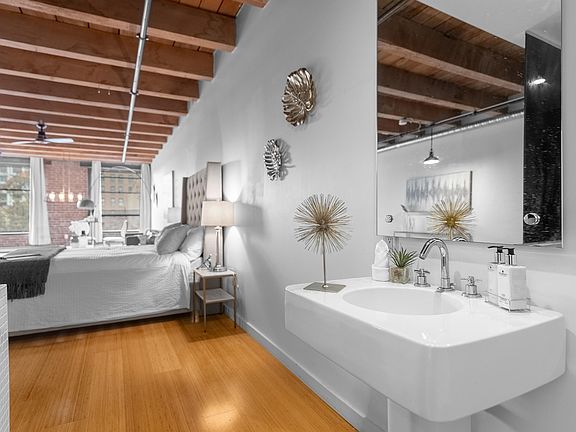 4th image of 55 Cordova St E #315