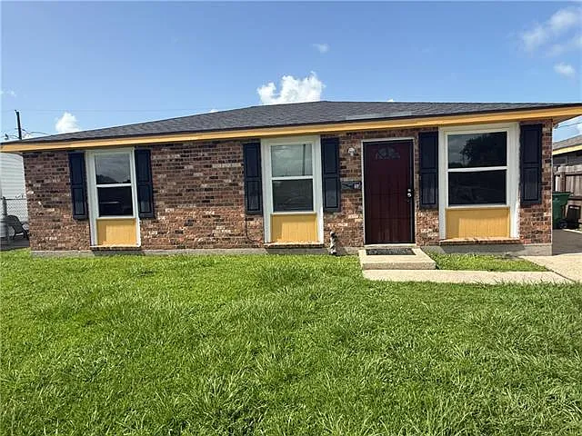 89 Marie Dr — Photo 1