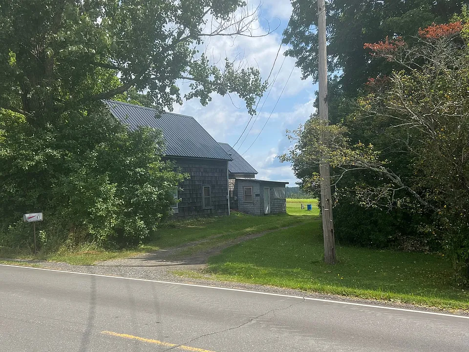 871 Madawaska Rd