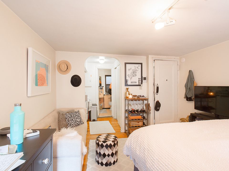 2nd image of 210 Sullivan St #5