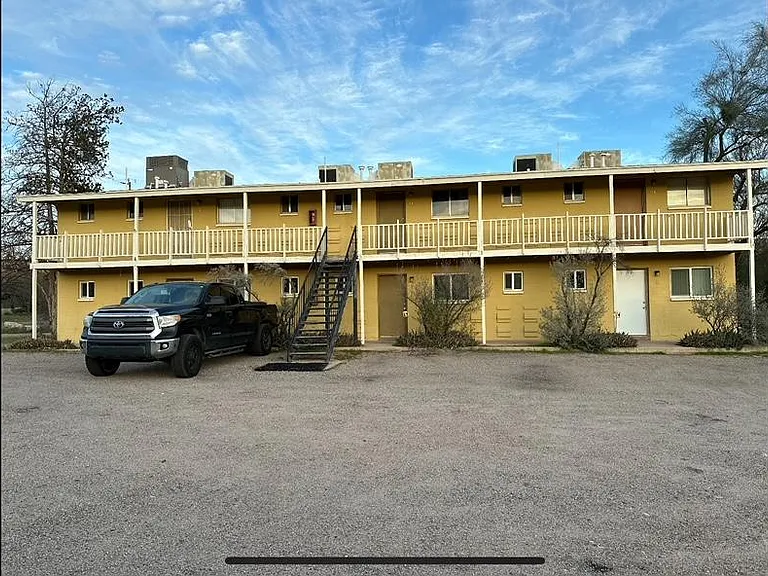 W Doniphan Dr — Photo 1