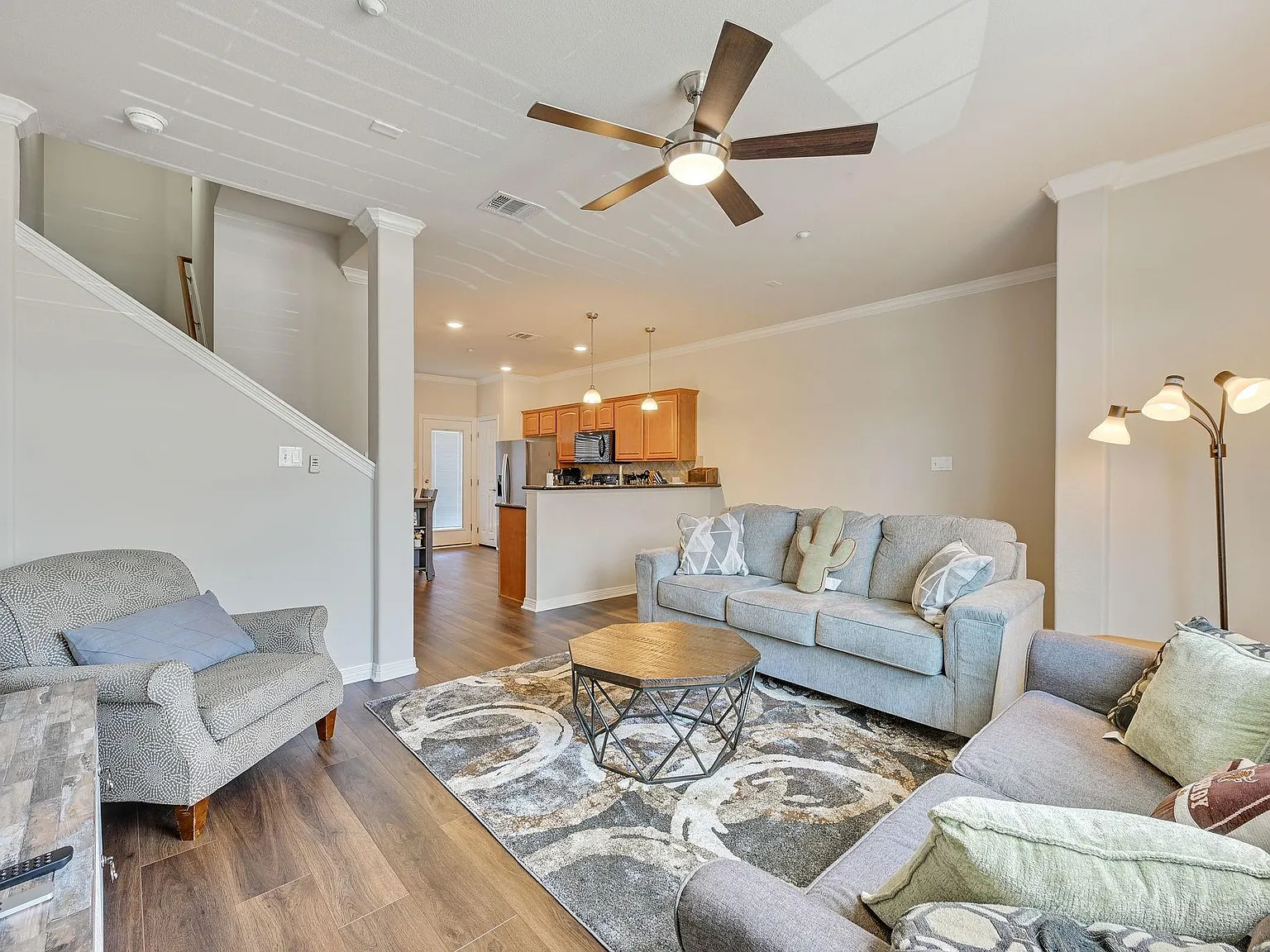 4 bed, 4.5 bath, 1856 sqft, $750 — Photo 2