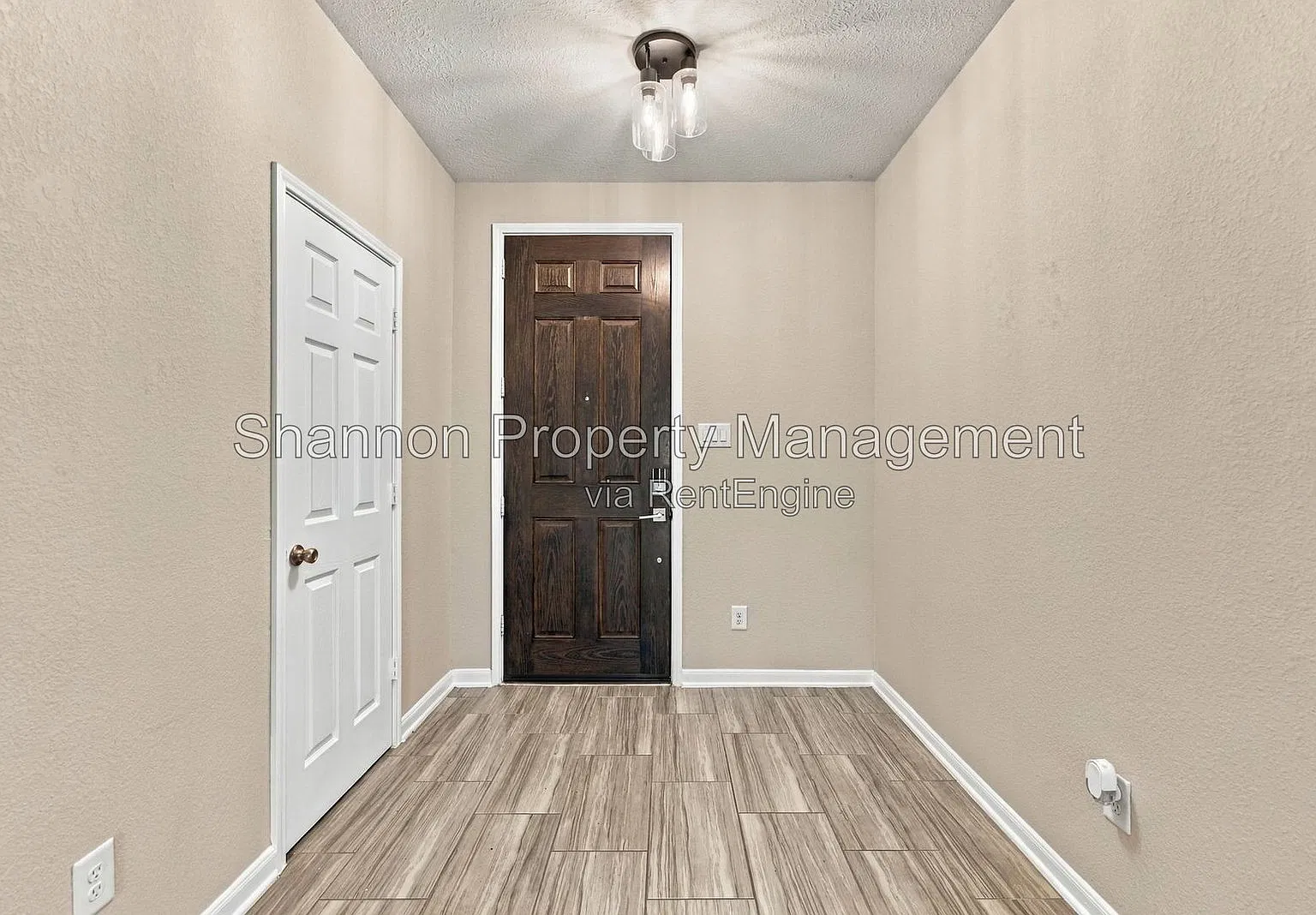 3 bed, 2.5 bath, 2124 sqft, $2,200 — Photo 2