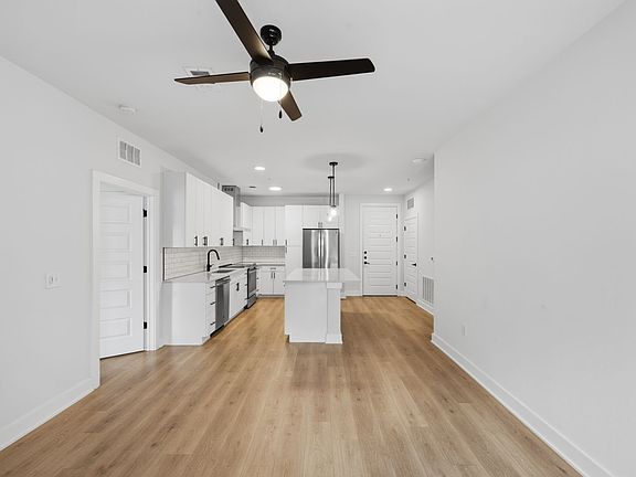3rd image of 3101 Govalle Ave #101