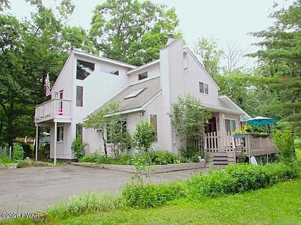 101 Fairway Ln, Lords Valley, PA 18428