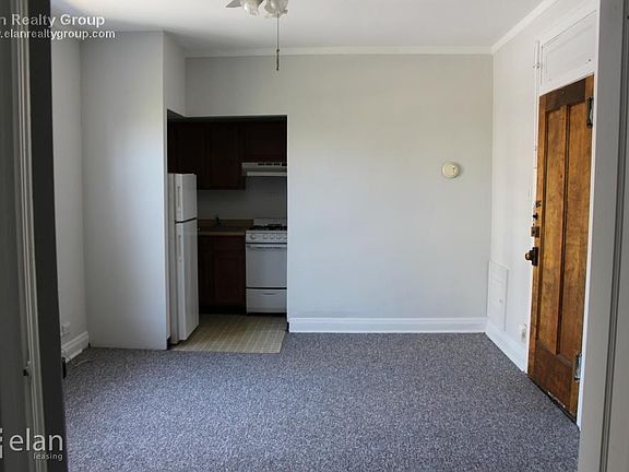 5th image of 640 W Wrightwood Ave APT 212