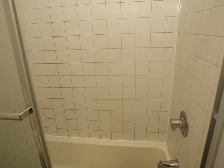 352 Longwood St — Photo 24