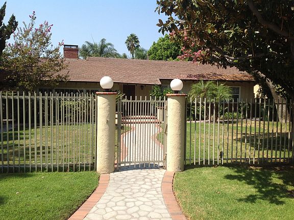 3rd image of 8635 Aqueduct Ave