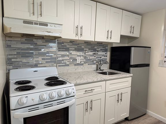 2nd image of 1101 43rd St APT B1
