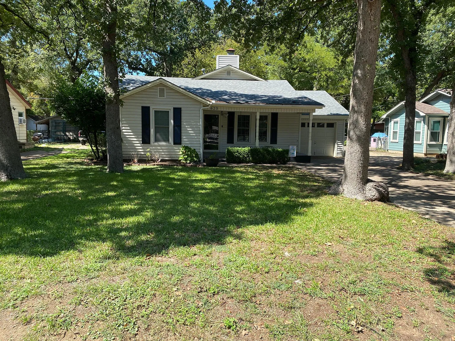 623 Club Oak Dr — Photo 2