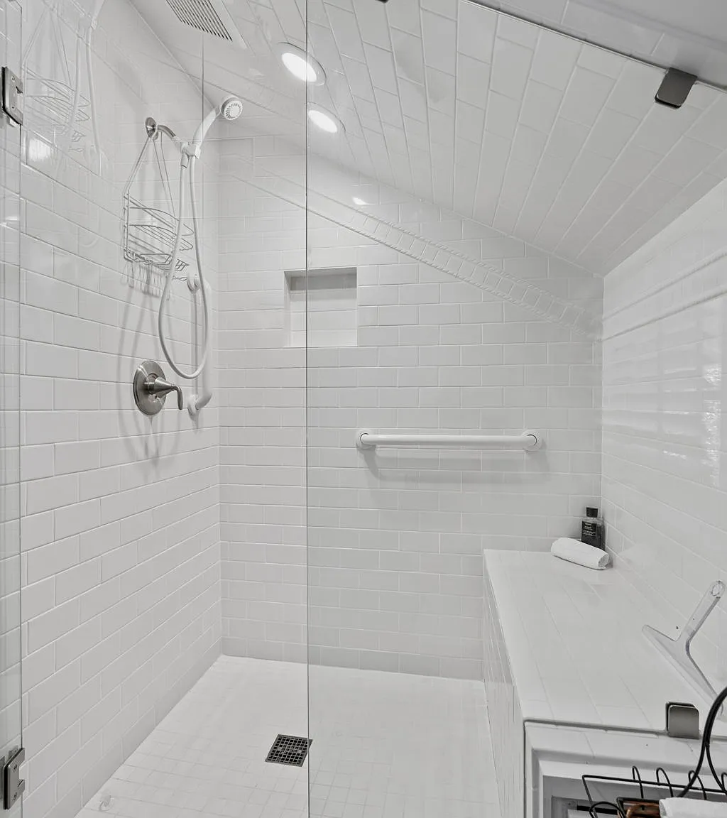2 bed, 2.5 bath, 2010 sqft, $7,500 — Photo 3