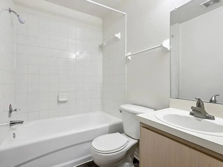 Pasco Woods Apartments — Photo 30