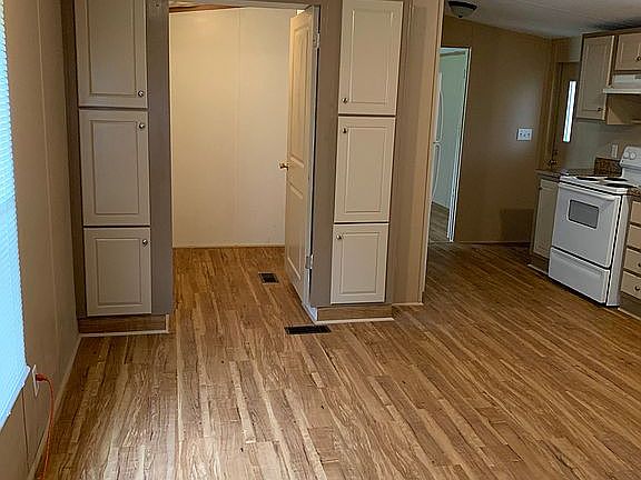 2nd image of 411 Palm Ct