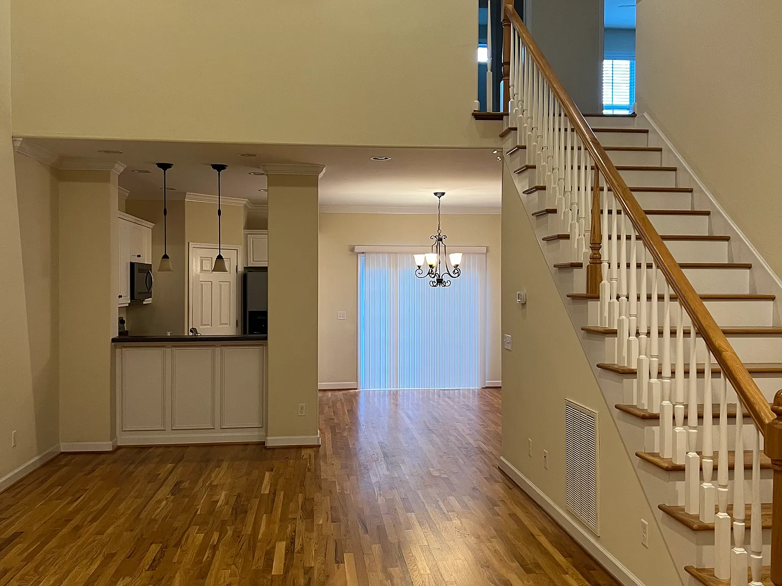 3 bed, 2.5 bath, 1600 sqft, $2,095 — Photo 2